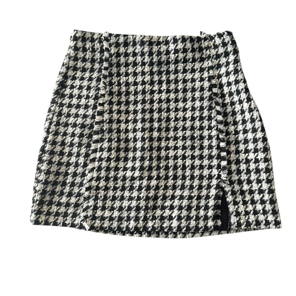 Stylish Black and White Houndstooth Skirt